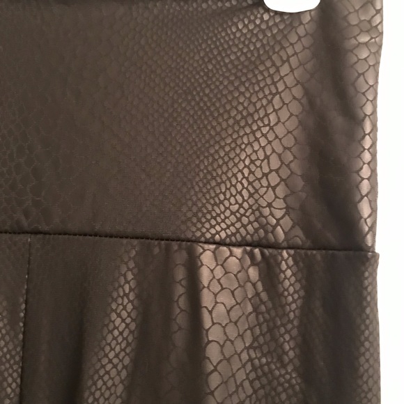 Cherish faux snakeskin leggings - Picture 5 of 7